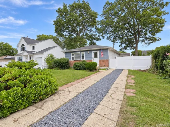 90 Robinwood Drive, Mastic Beach, NY 11951