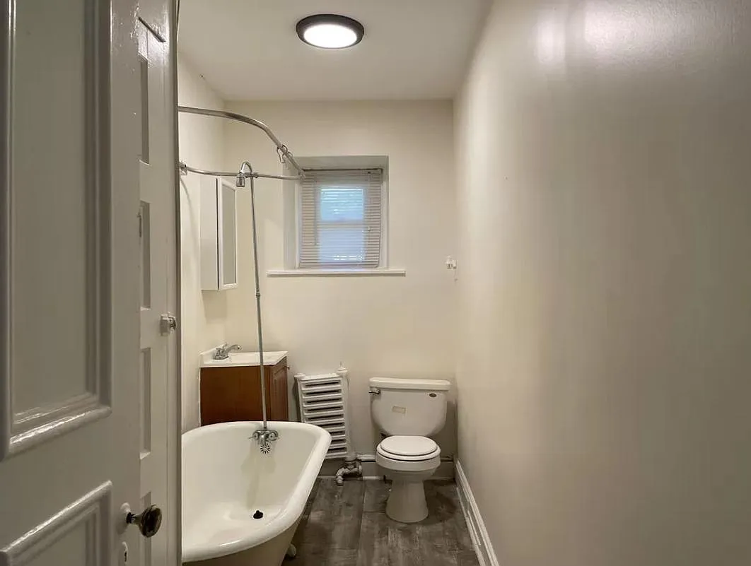 90 E Johnson St — Photo 4
