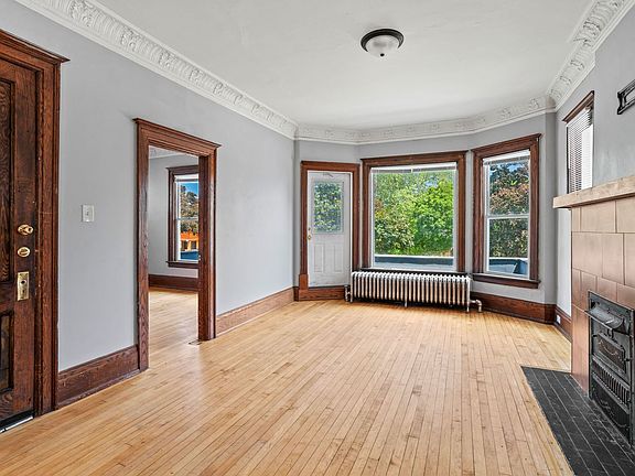 2nd image of 2933 N Maryland Ave