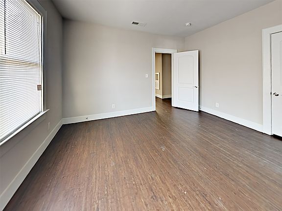 4th image of 1824 Stella Ave