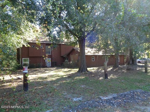2nd image of 137 WILLIS Avenue