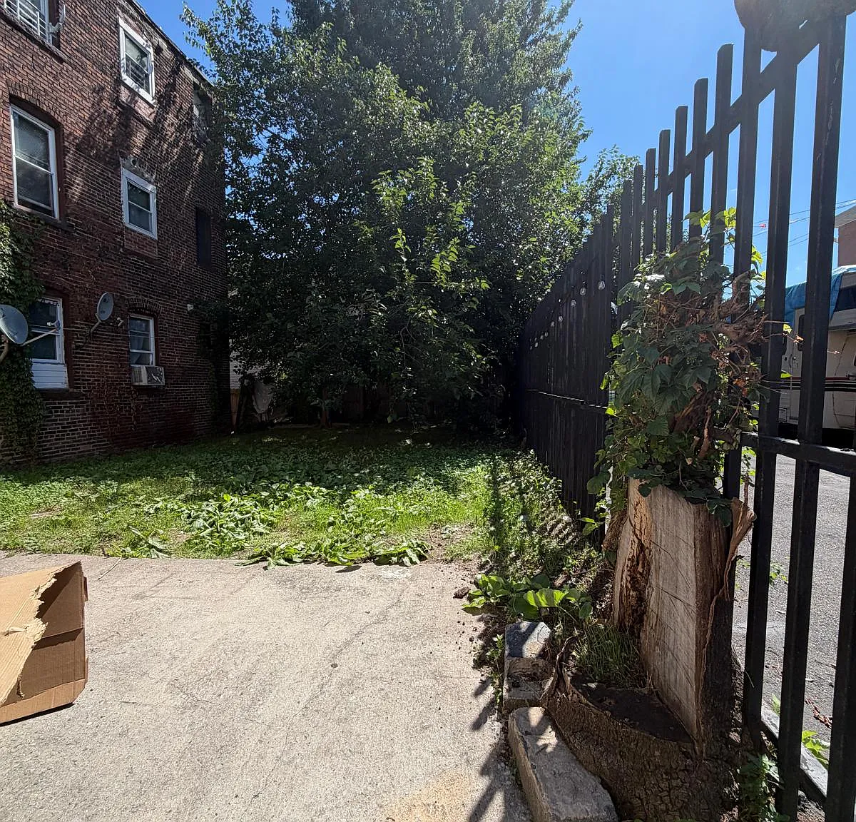 4 bed, $2,200 — Photo 2