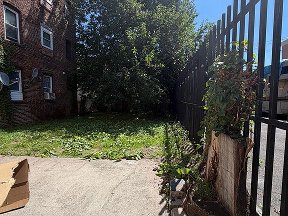 2nd image of 229 S 1st St #1A