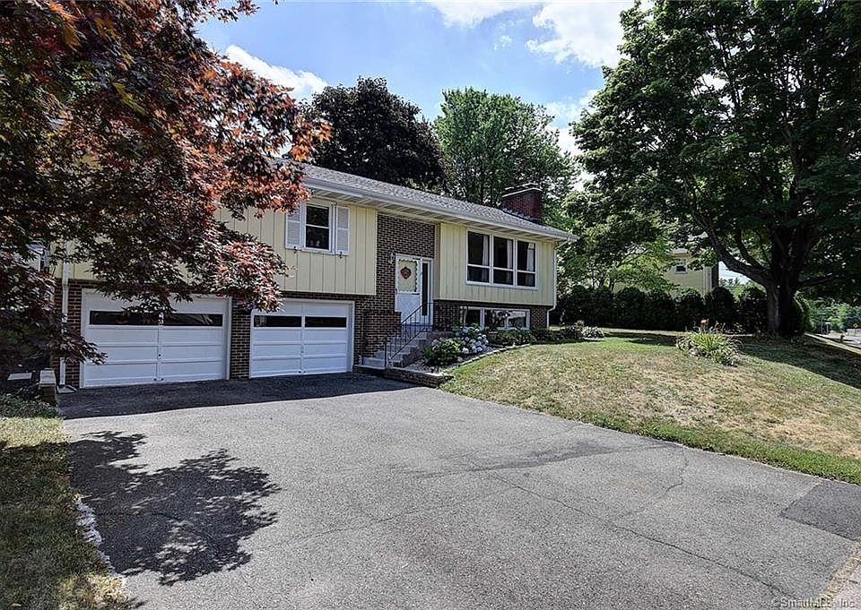 1st image of 15 Candlewood Dr