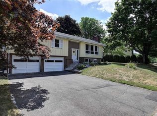 15 Candlewood Dr, Manchester, CT 06040