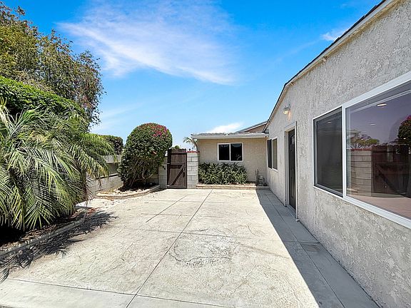 5th image of 4135 Clairemont Dr