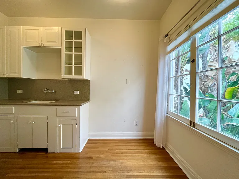 933 Ocean Ave #11 — Photo 5