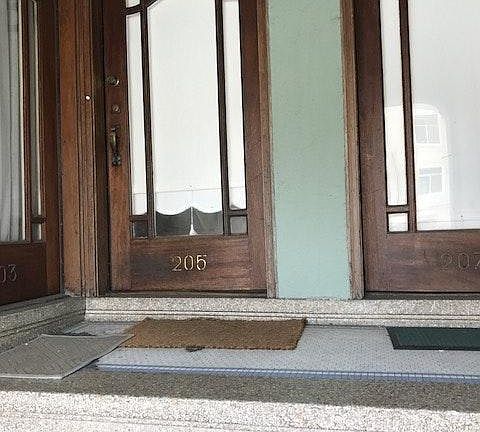 4th image of 205 Irving St