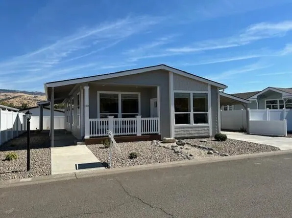333 Mountain View Dr Unit 80, Talent, OR 97540
