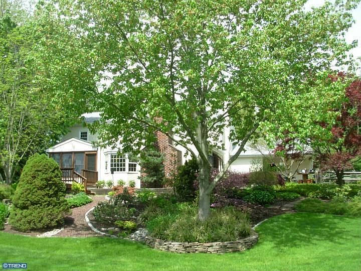 2nd image of 932 Deerpath Rd