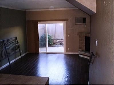 4th image of 792 N Mollison Ave Unit 10