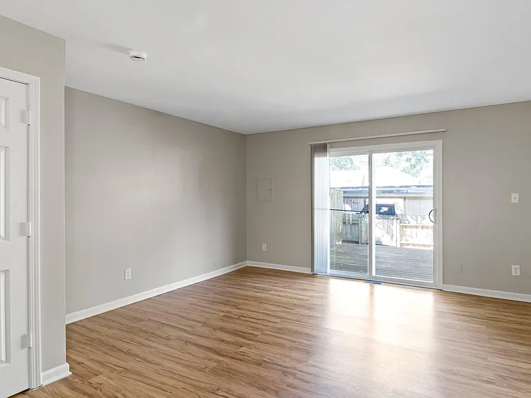 The Riverside Apartment Homes — Photo 6