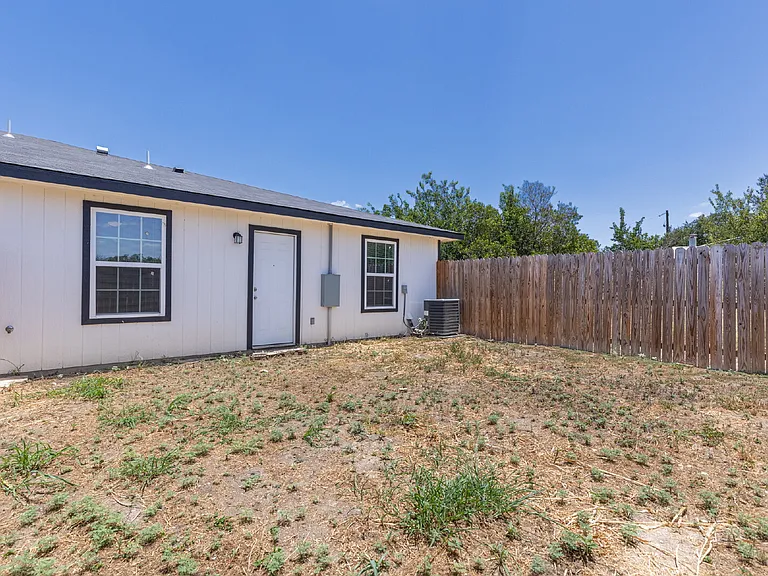 1006 County Road 4516 — Photo 25