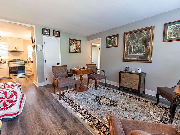 5th image of 703 Roanne Ln