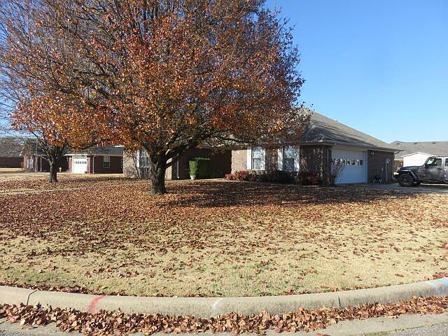 1st image of 39 Arrowhead Ln