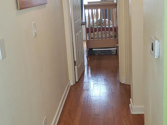 4th image of 844 Dunlop Ave #1