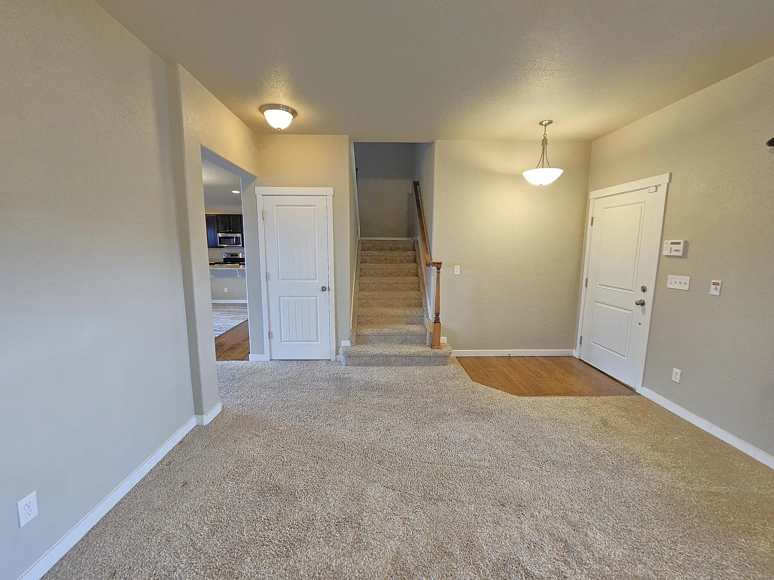 4 bed, 2.5 bath, 3367 sqft, $2,595 — Photo 2