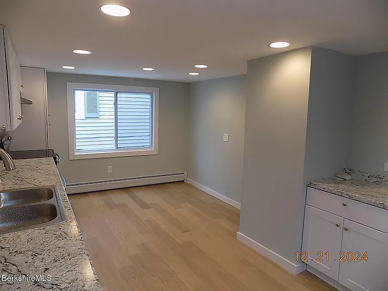 7 Crystal St — Photo 3
