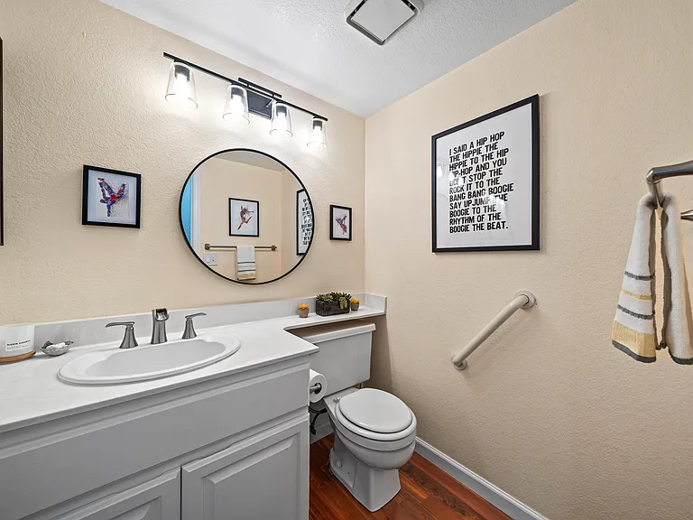 1st floor 1/2 bath