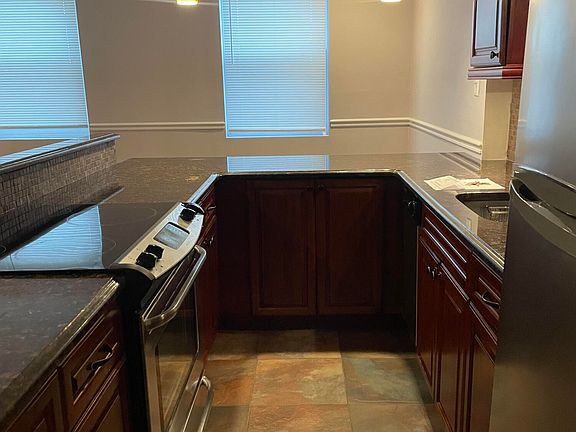2nd image of 890 Armstrong Ave APT 1