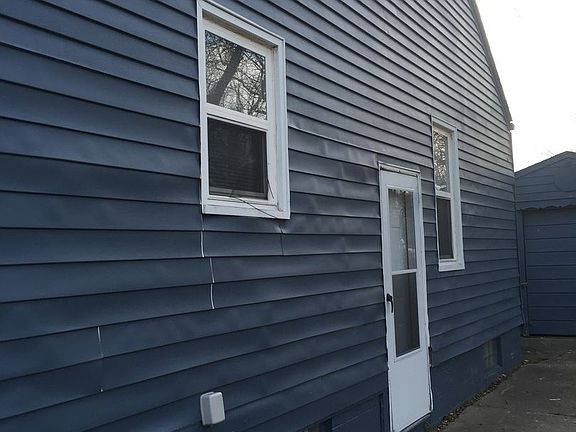 2nd image of 233 W Wilson Ave