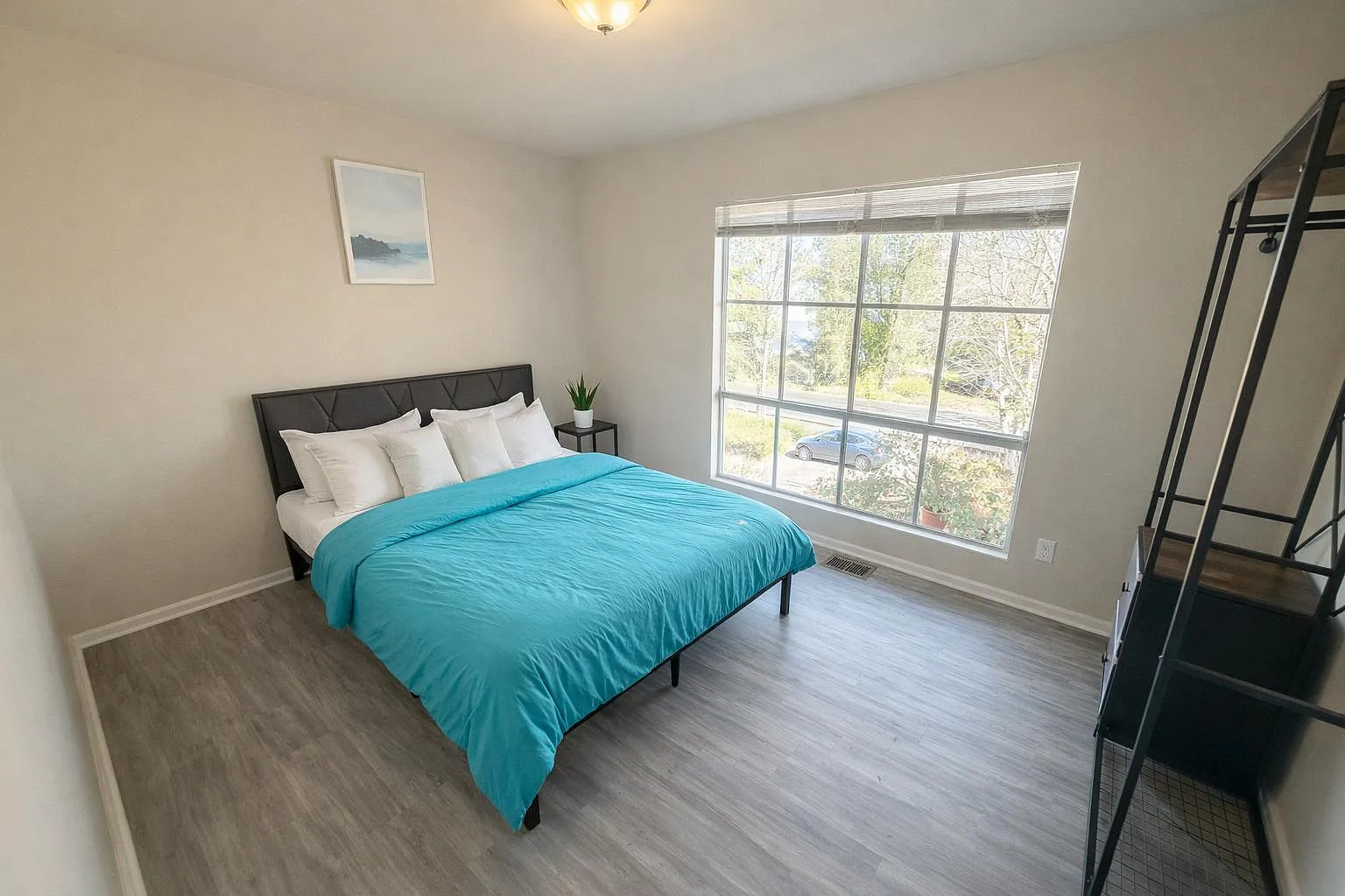 4 bed, 3.0 bath, 2000 sqft, $693 — Photo 1