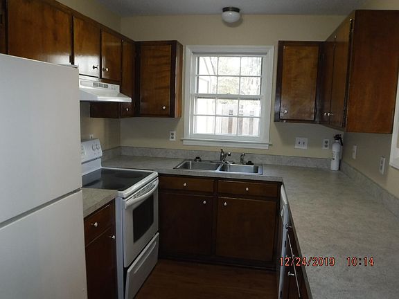 3rd image of 126 Oakmont Dr APT 28