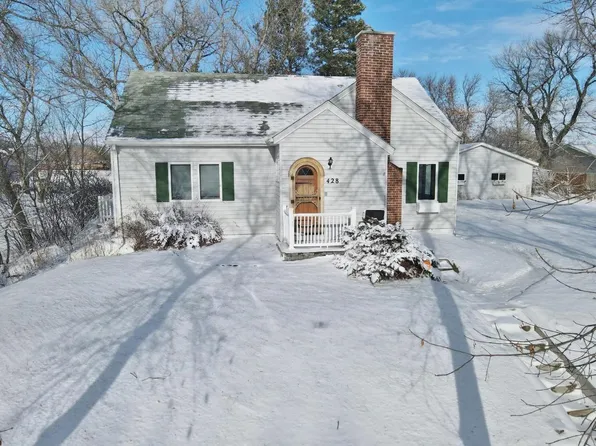 428 2nd St SW, Rugby, ND 58368