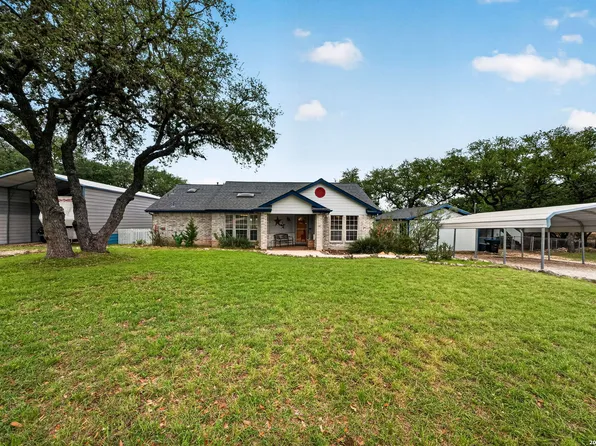 1032 SUMMIT RD, Lakehills, TX 78063