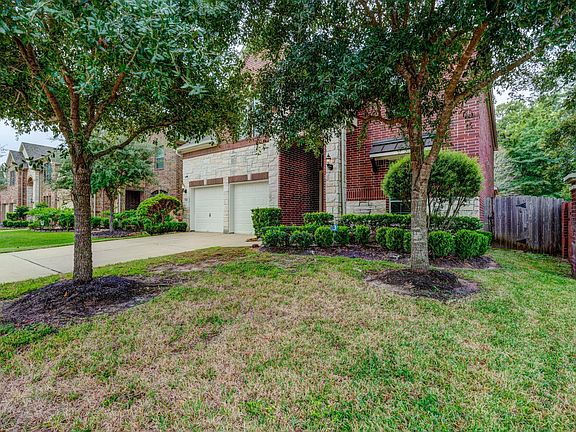 4th image of 5706 Fairwind Ln
