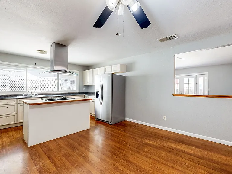 8690 Lords Manor Way — Photo 6