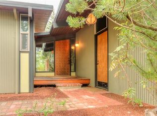 365 Ridge Rd, Ashland, OR 97520
