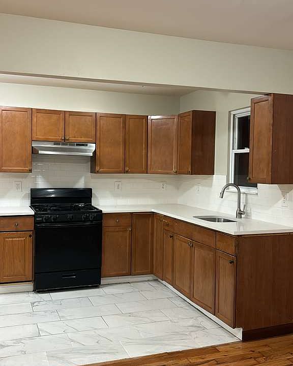 1st image of 766 S 17th St Floor 2