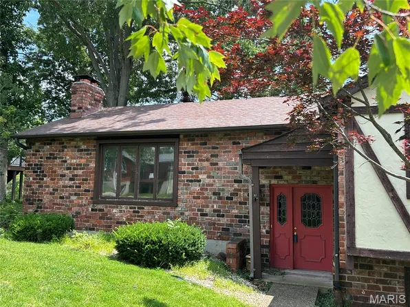 5810 Flaming Leaf Ct, Saint Louis, MO 63129