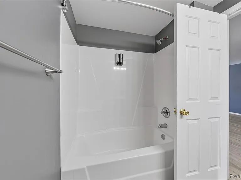 16515 Terrace Village Dr — Photo 54