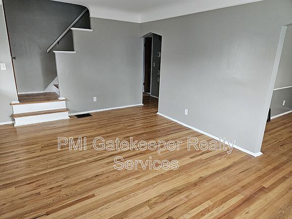 5th image of 948 Woodbriar Ln