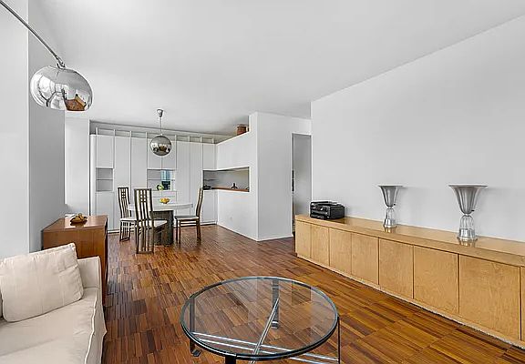 3rd image of 300 E 85th St APT 1106