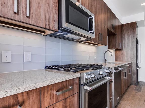 4th image of 222 West Ave #2705