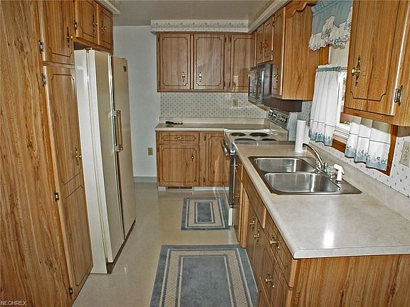 3rd image of 182 Gilson Ave