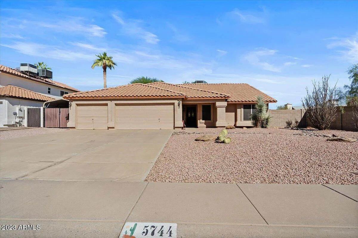 3 bed, 2.0 bath, 1664 sqft, $3,500 — Photo 2
