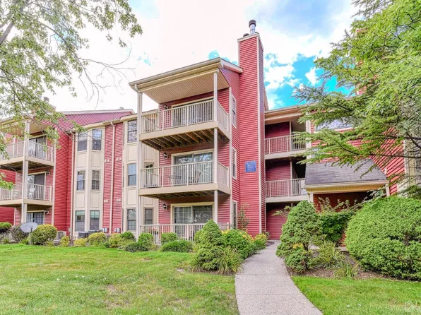 71 Crosspointe Dr, East Brunswick, NJ 08816