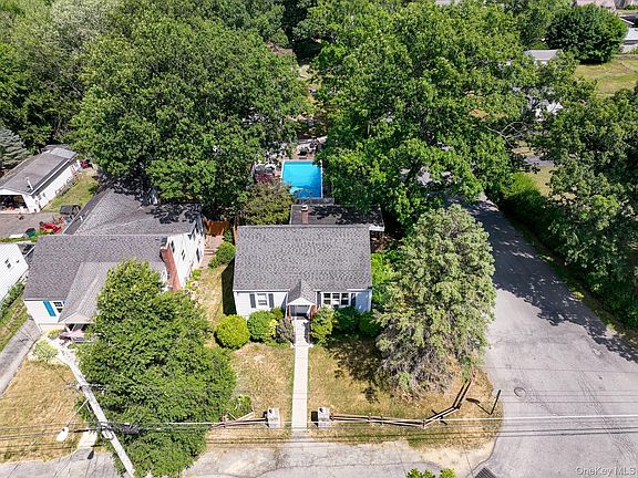 3rd image of 64 Crestwood Boulevard