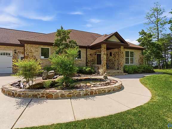5th image of 4990 Carr Ln SE