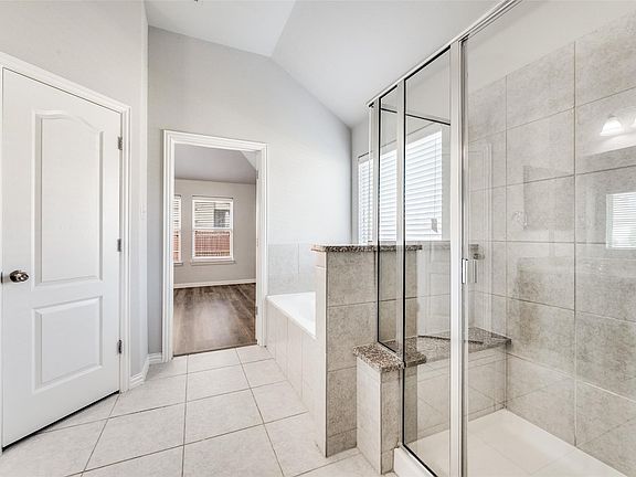 4th image of 1033 Water Garden Cir