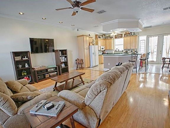 2nd image of 1225 Dianna Pl