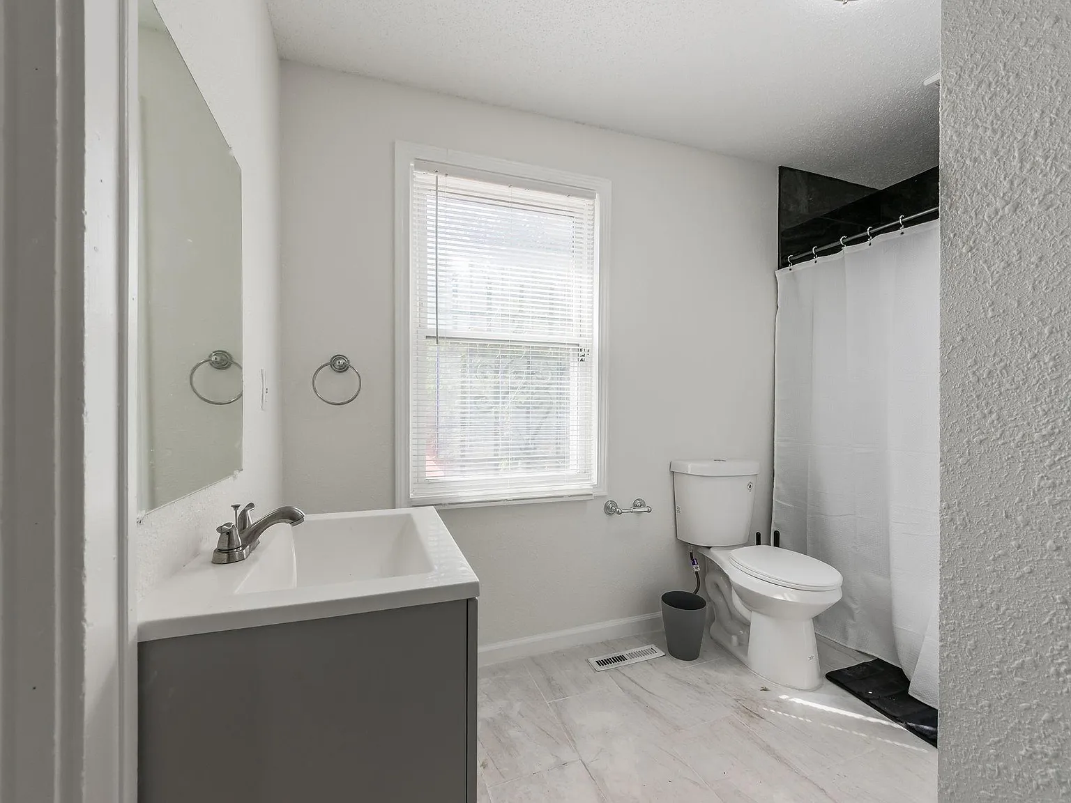 4 bed, 3.5 bath, 3410 sqft, $663 — Photo 3