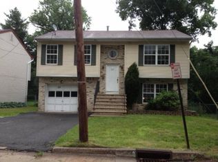 525 Chestnut Pl, Teaneck, NJ 07666
