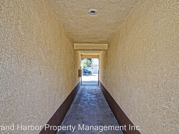 4th image of 2423 Carnegie Ln APT 7