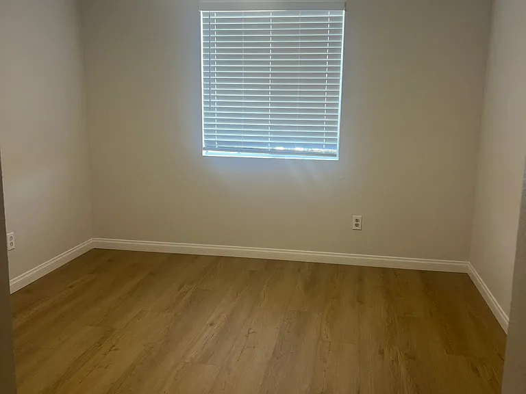 1465 E Lexington Ave #15B — Photo 6
