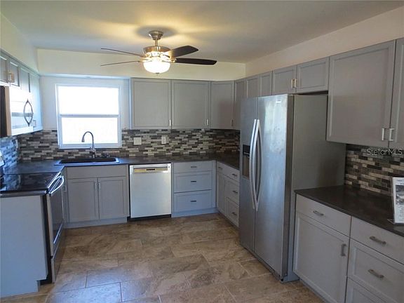 3rd image of 4651 Wisteria Dr